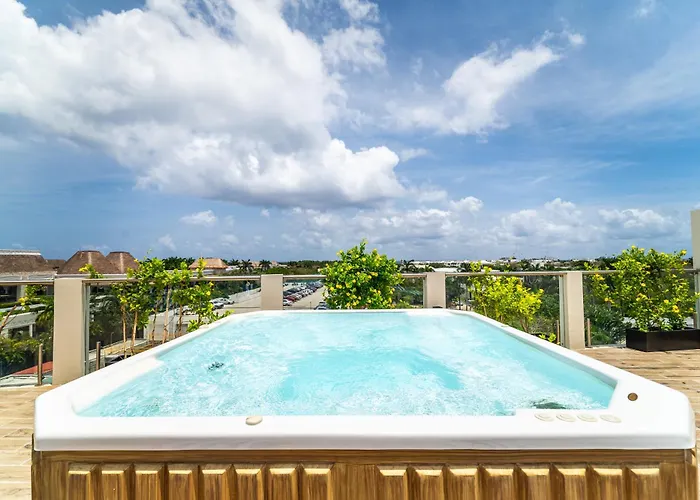 2 Bd Suite With Balcony, Gym, Rooftop Pool, Hot Tub