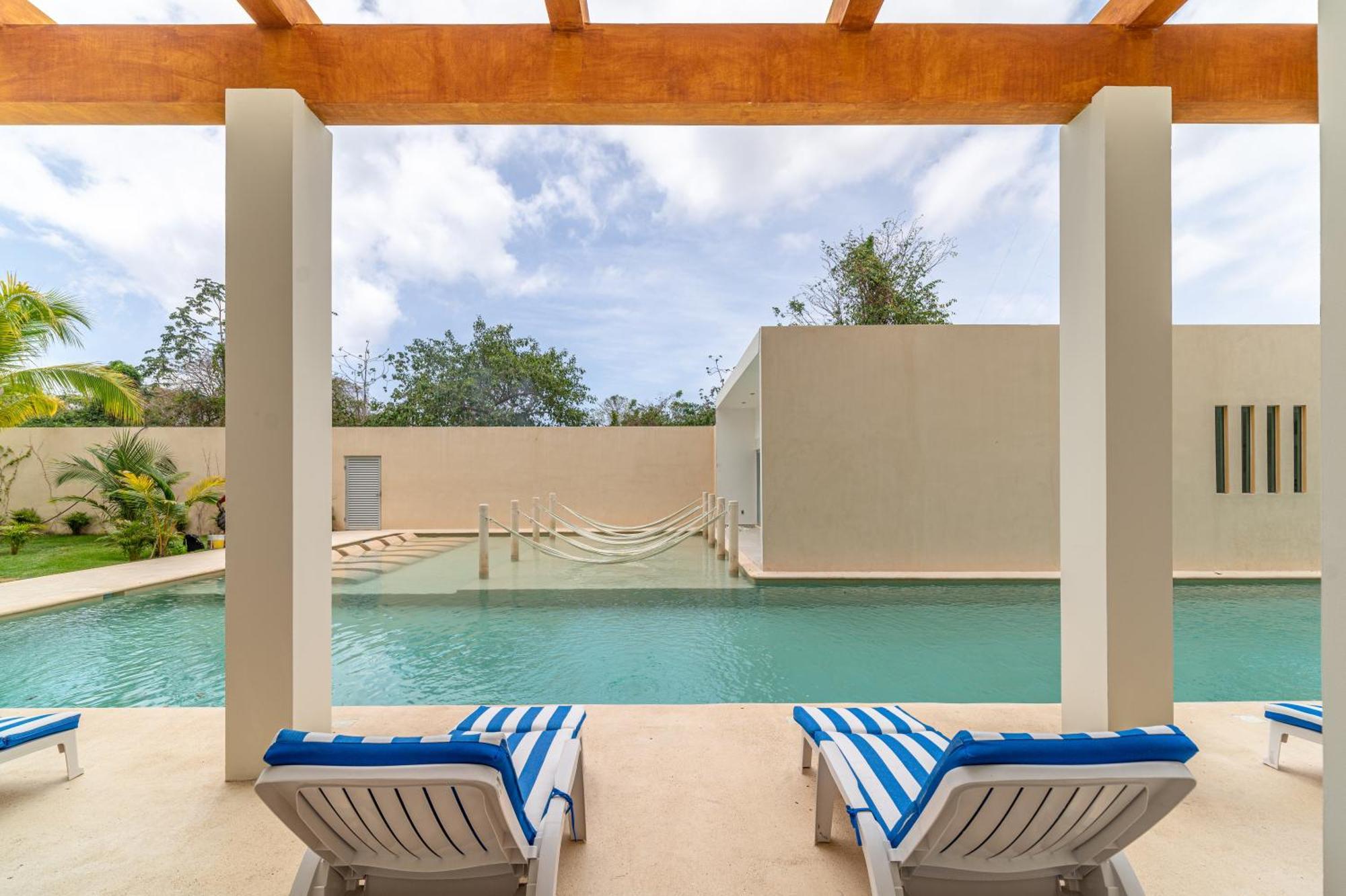 2 Bd With Balcony, Gym, Rooftop Pool, Hot Tub *