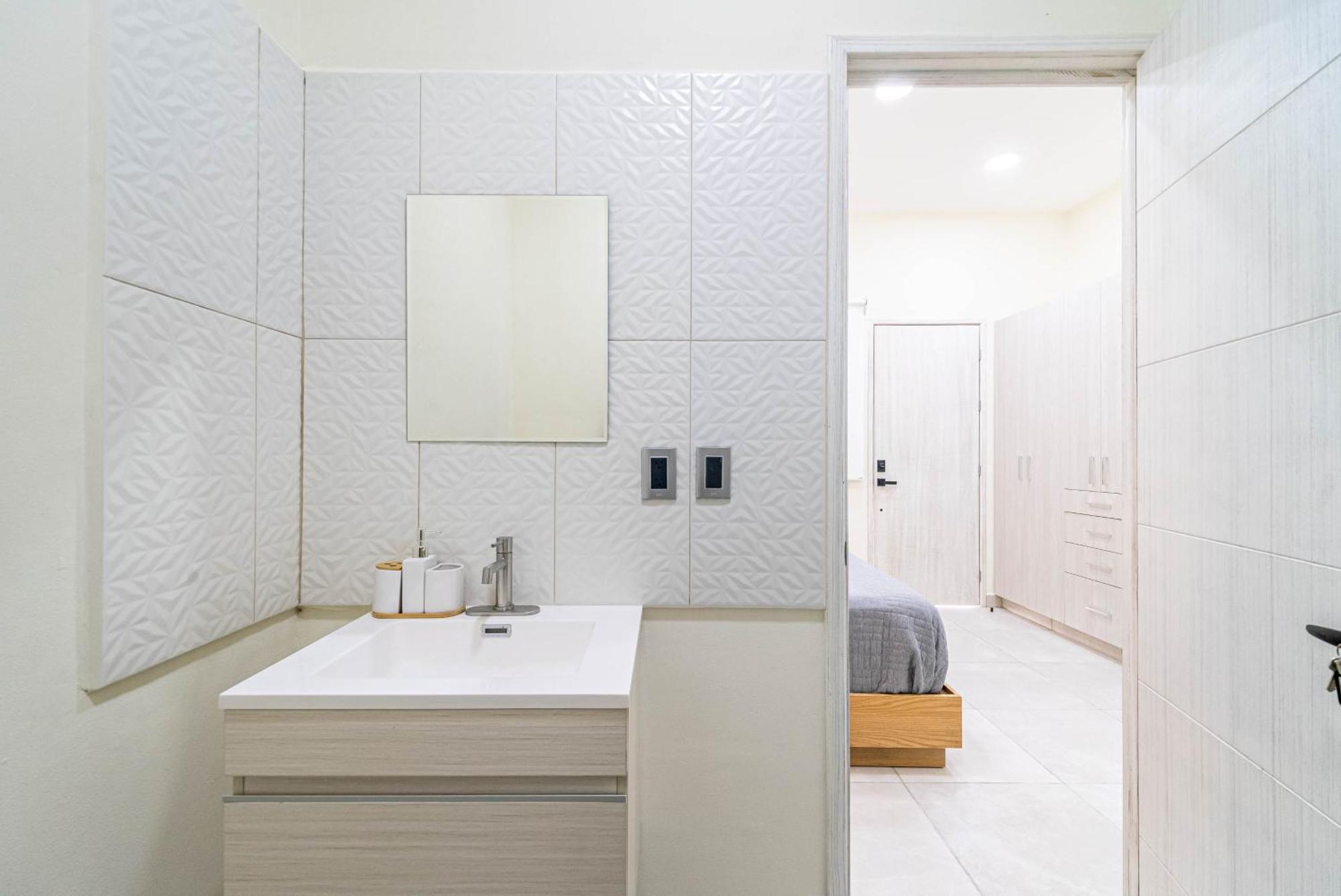 Сasa de vacaciones 2 Bd With Balcony, Gym, Rooftop Pool, Hot Tub Playa del Carmen