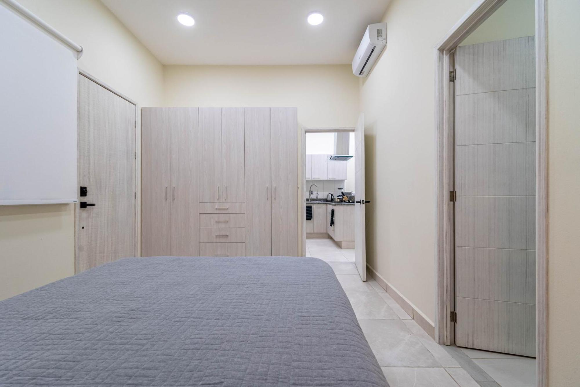 2 Bd With Balcony, Gym, Rooftop Pool, Hot Tub Playa del Carmen
